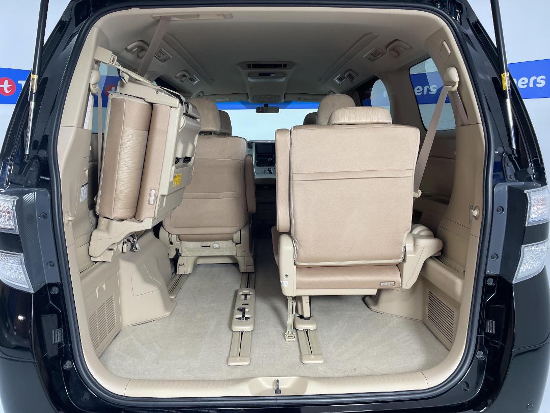 Photo '14' of Toyota Vellfire