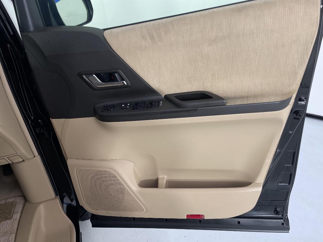 Photo '15' of Toyota Vellfire