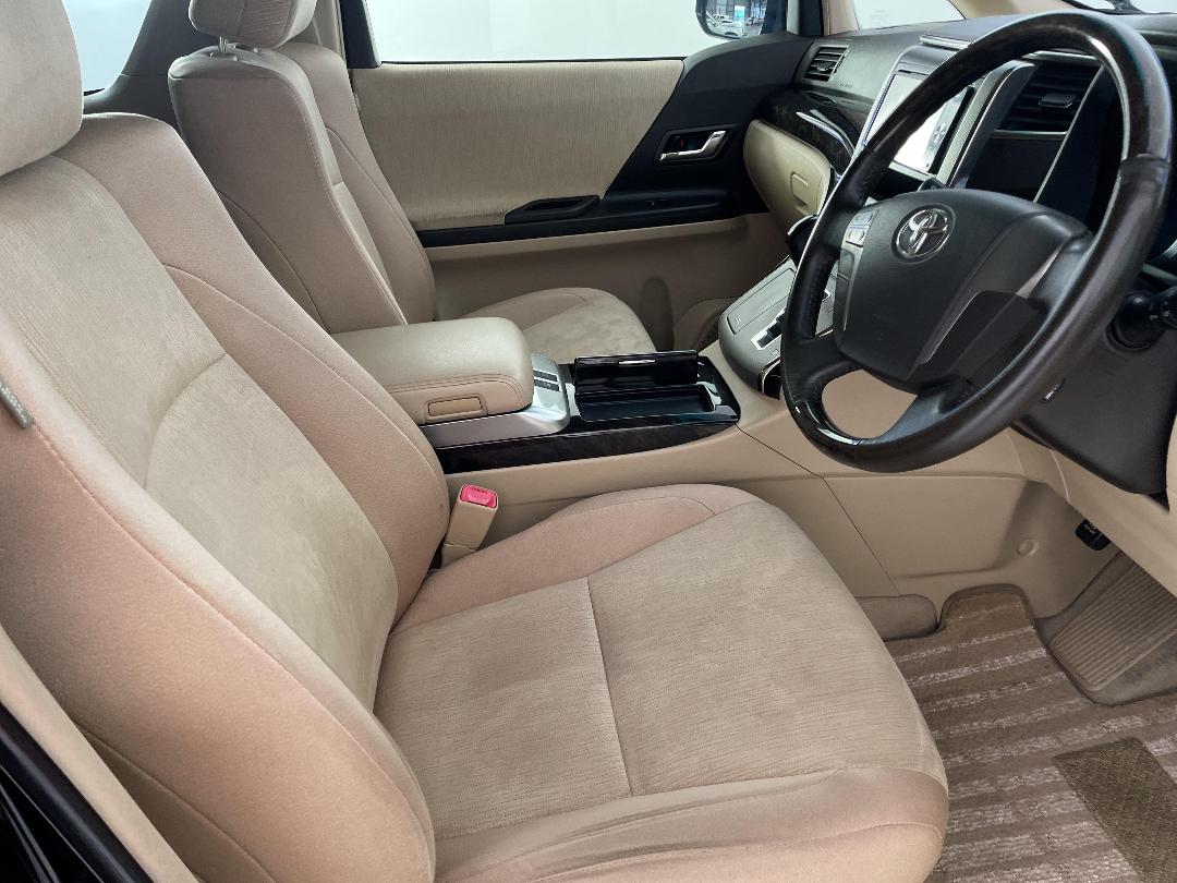 Photo '16' of Toyota Vellfire