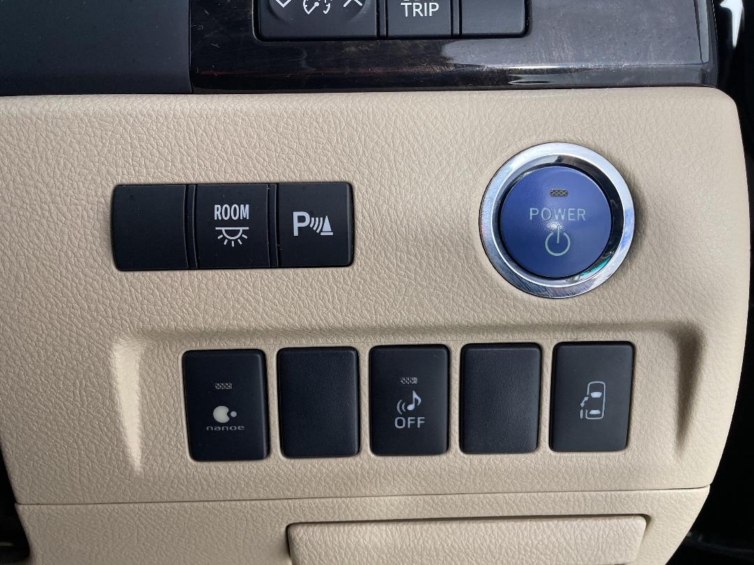 Photo '22' of Toyota Vellfire