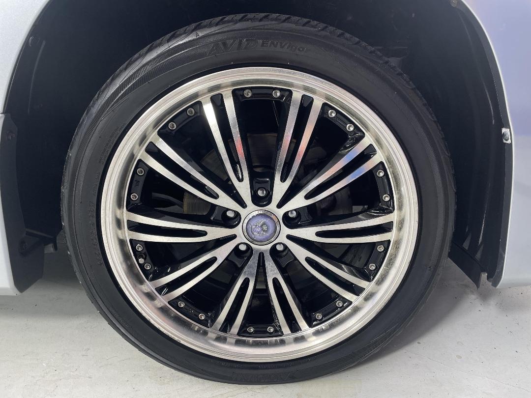 Photo '9' of Toyota Vellfire