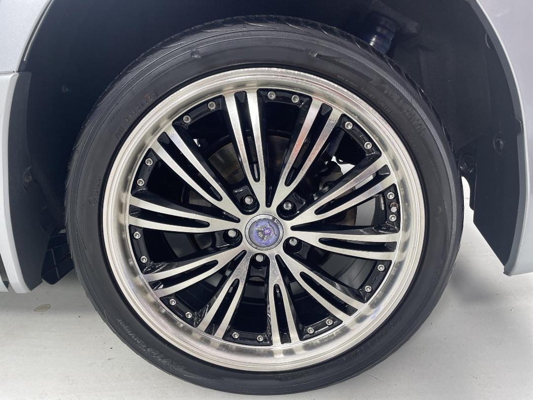 Photo '11' of Toyota Vellfire