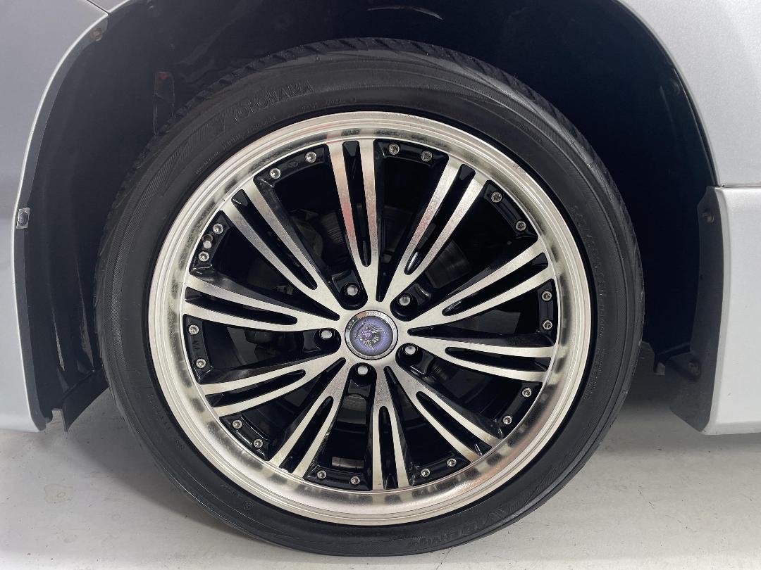 Photo '10' of Toyota Vellfire