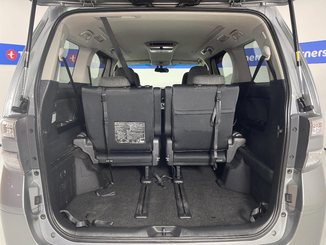 Photo '14' of Toyota Vellfire