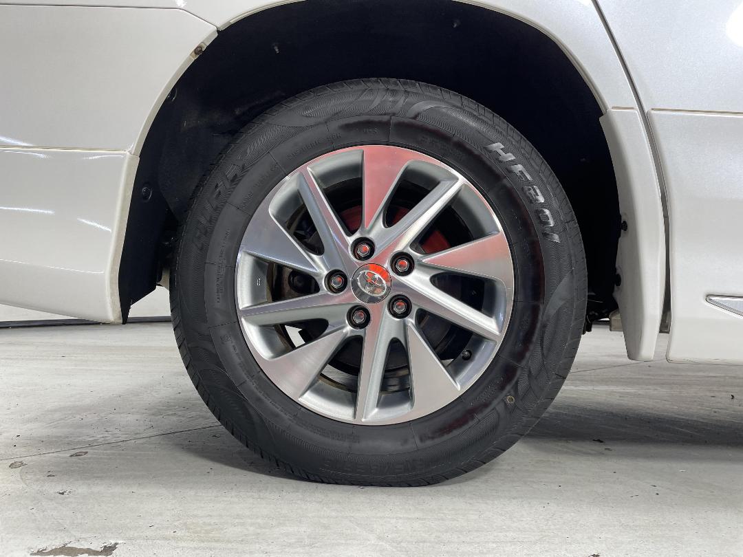 Photo '12' of Toyota Vellfire