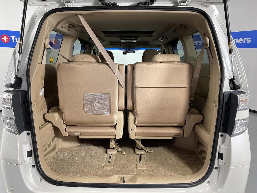 Photo '14' of Toyota Vellfire