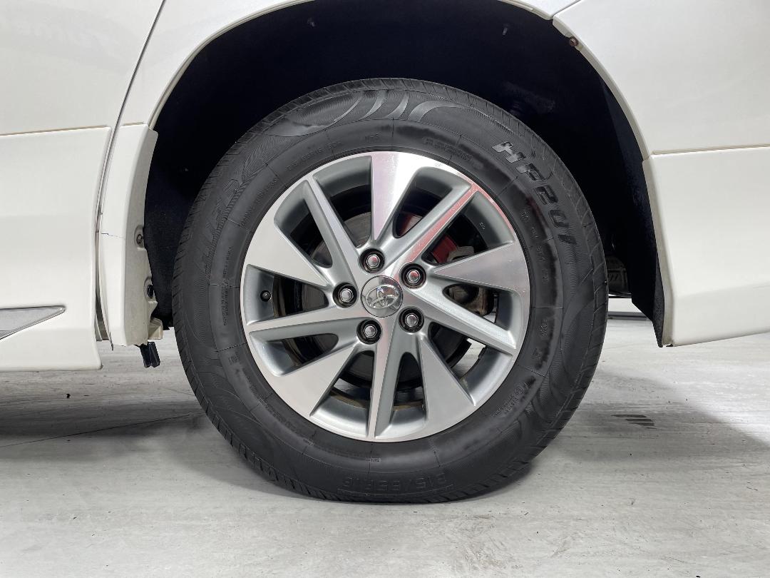 Photo '11' of Toyota Vellfire