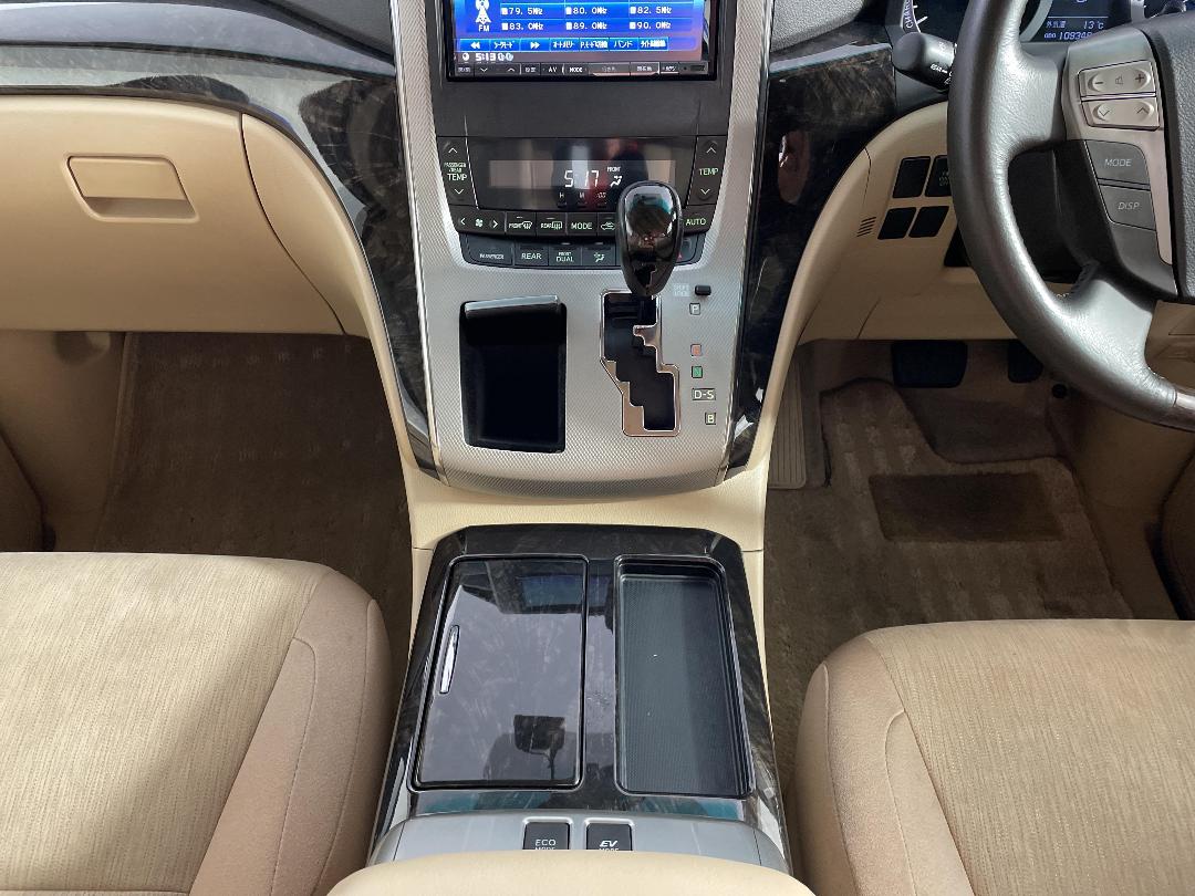 Photo '18' of Toyota Vellfire