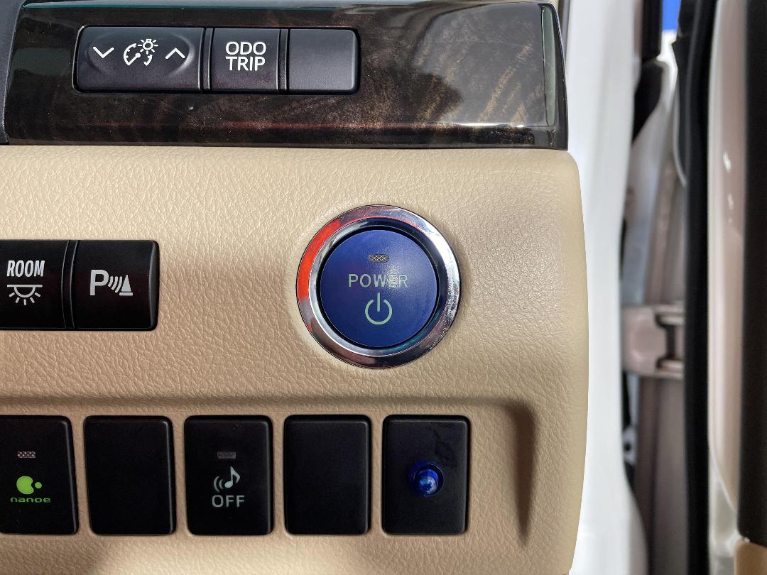 Photo '26' of Toyota Vellfire