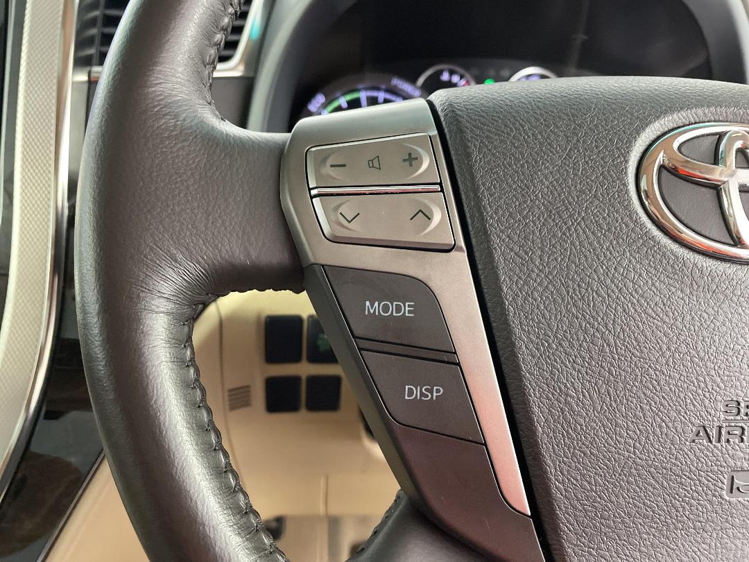 Photo '27' of Toyota Vellfire