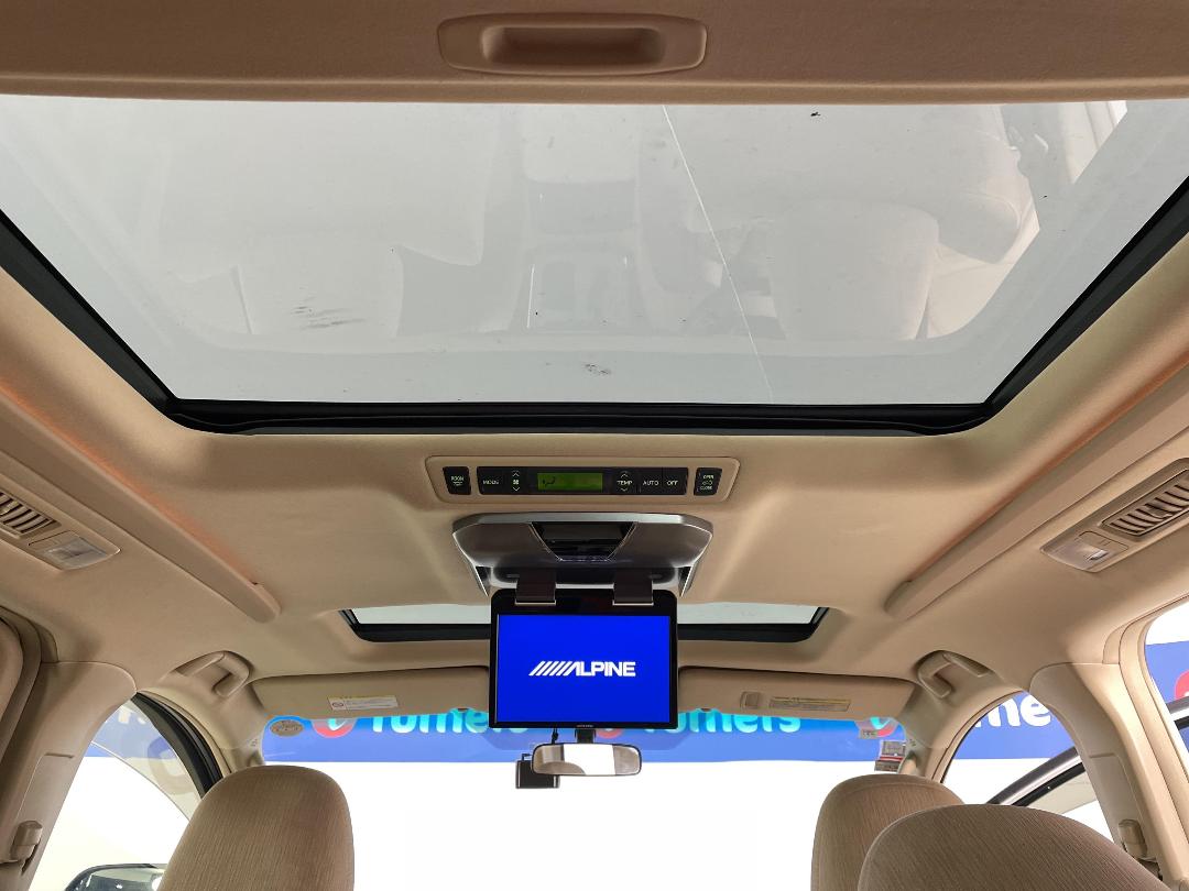 Photo '31' of Toyota Vellfire