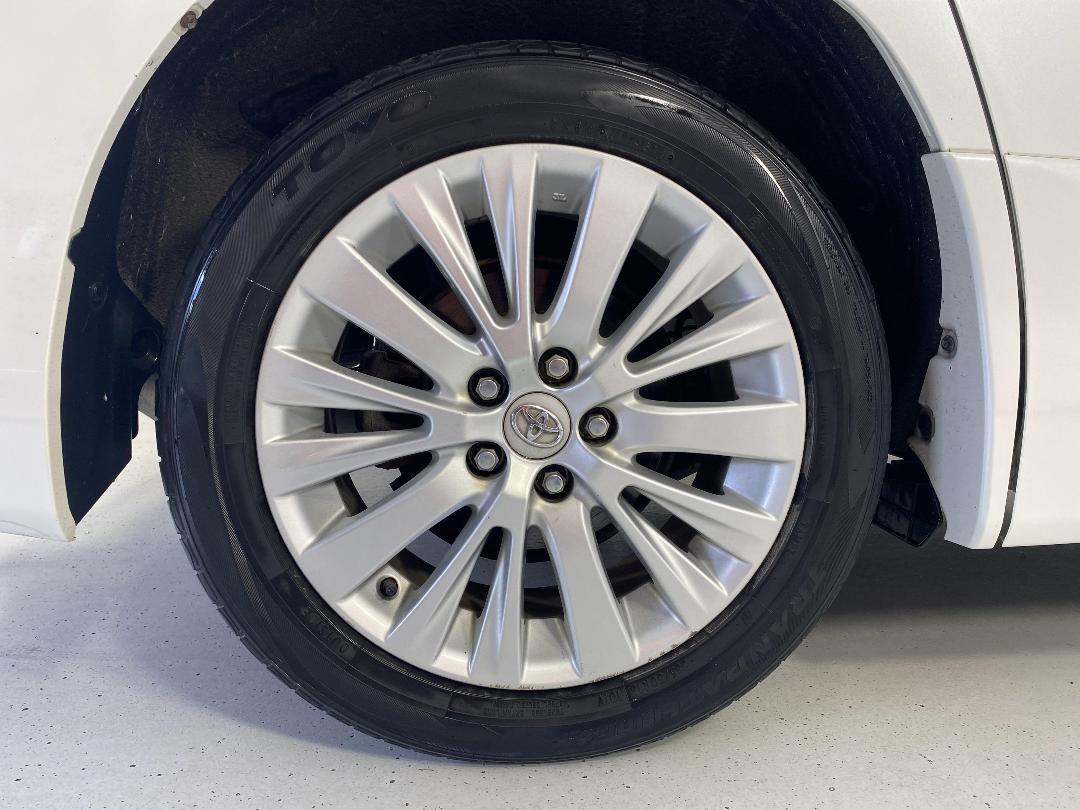 Photo '12' of Toyota Vellfire Photo '12' of Toyota Vellfire