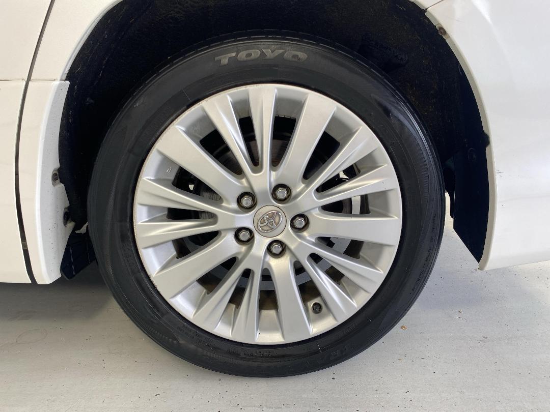 Photo '11' of Toyota Vellfire Photo '11' of Toyota Vellfire