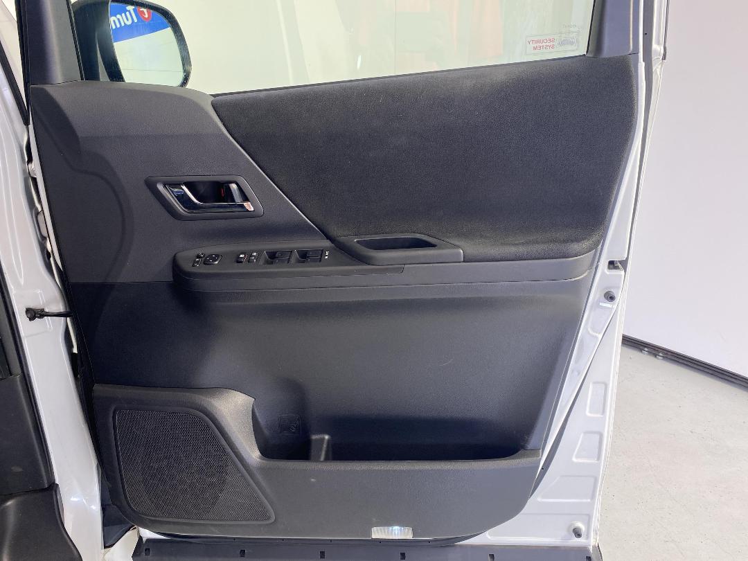 Photo '15' of Toyota Vellfire Photo '15' of Toyota Vellfire