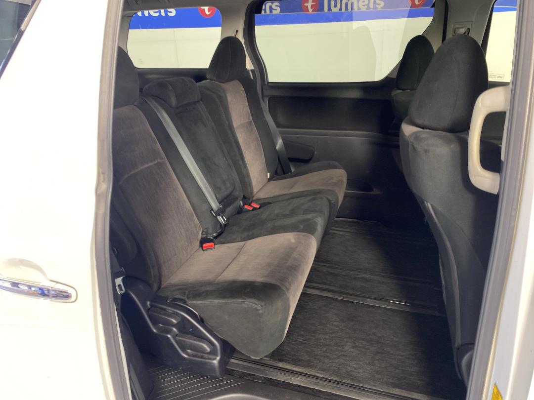 Photo '20' of Toyota Vellfire Photo '20' of Toyota Vellfire