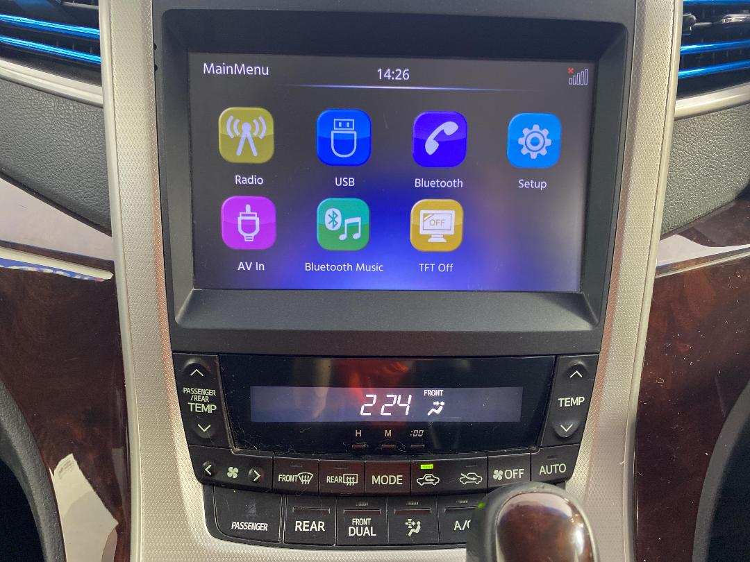 Photo '18' of Toyota Vellfire Photo '18' of Toyota Vellfire