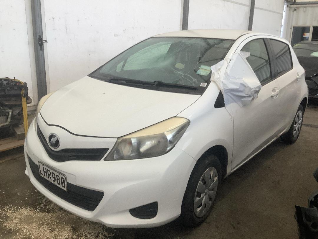 Photo '3' of Toyota Vitz Photo '3' of Toyota Vitz