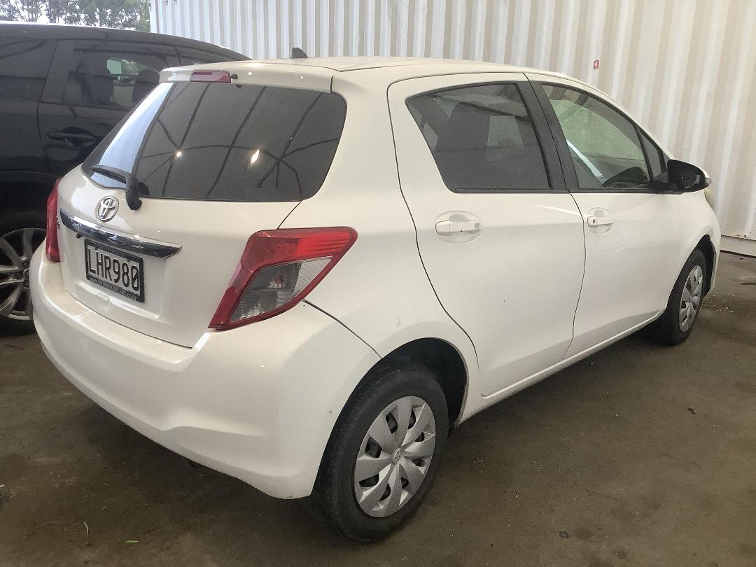 Photo '8' of Toyota Vitz Photo '8' of Toyota Vitz