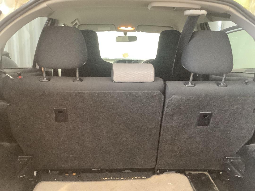 Photo '10' of Toyota Vitz Photo '10' of Toyota Vitz