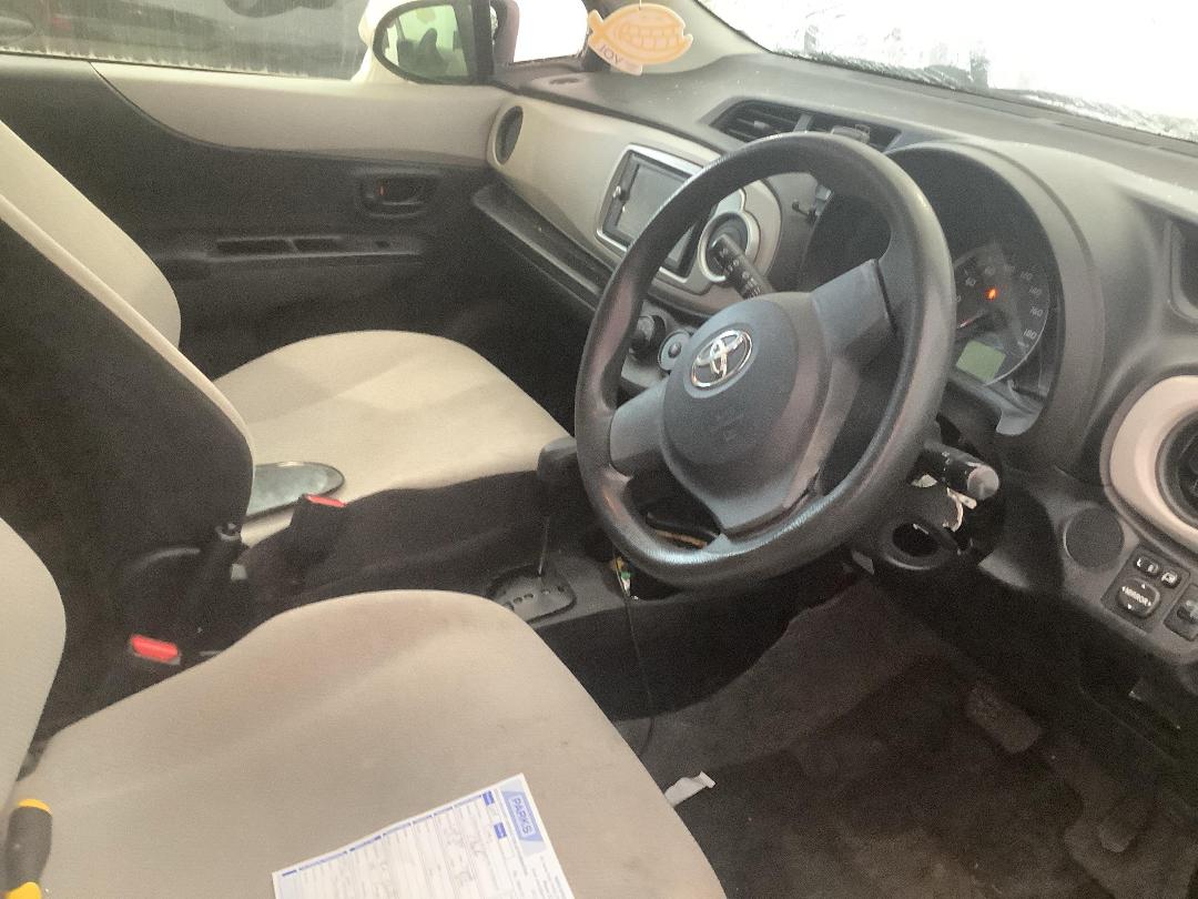 Photo '13' of Toyota Vitz Photo '13' of Toyota Vitz