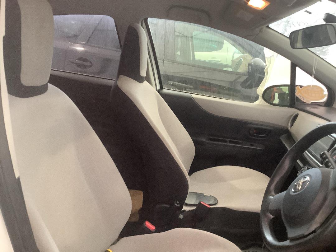 Photo '14' of Toyota Vitz Photo '14' of Toyota Vitz