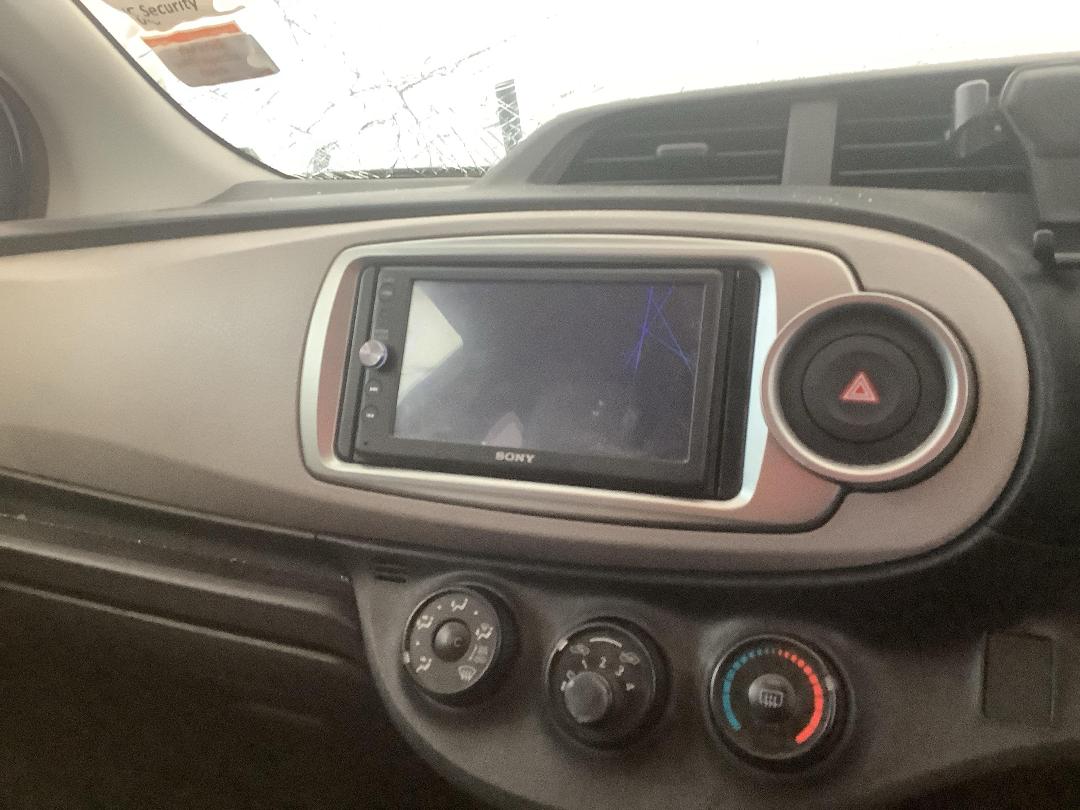 Photo '18' of Toyota Vitz Photo '18' of Toyota Vitz