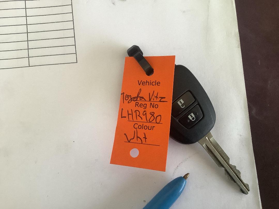 Photo '22' of Toyota Vitz Photo '22' of Toyota Vitz