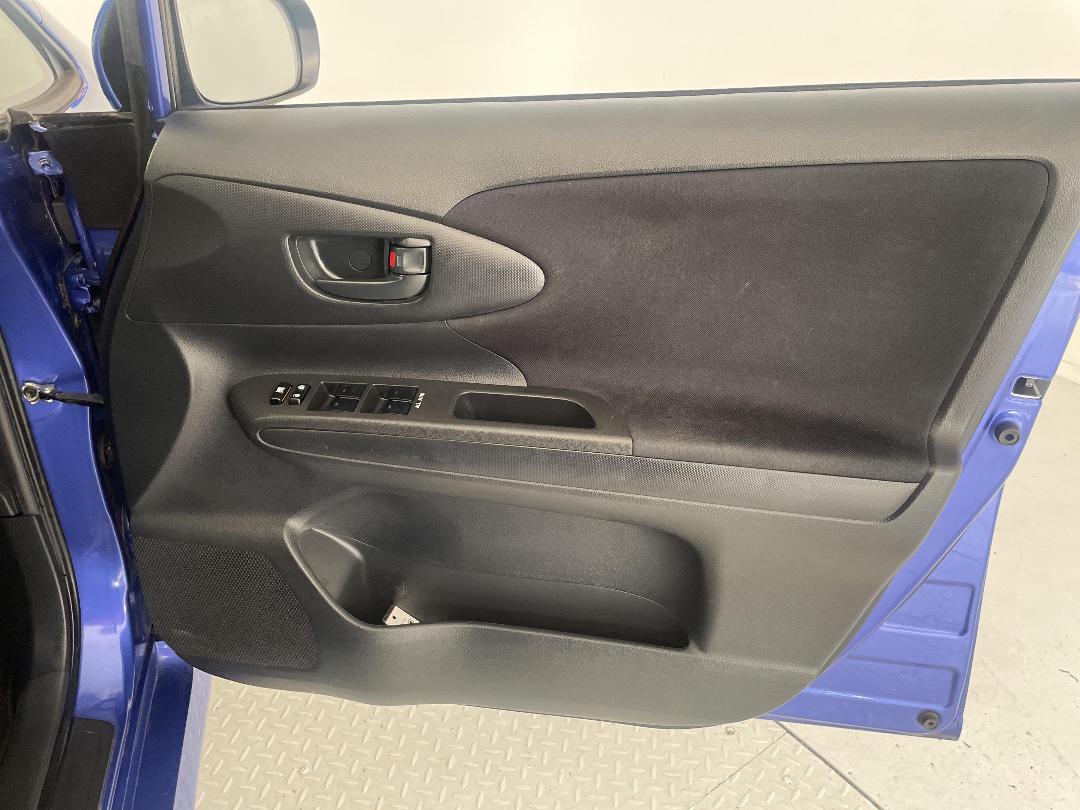 Photo '15' of Toyota Wish Photo '15' of Toyota Wish