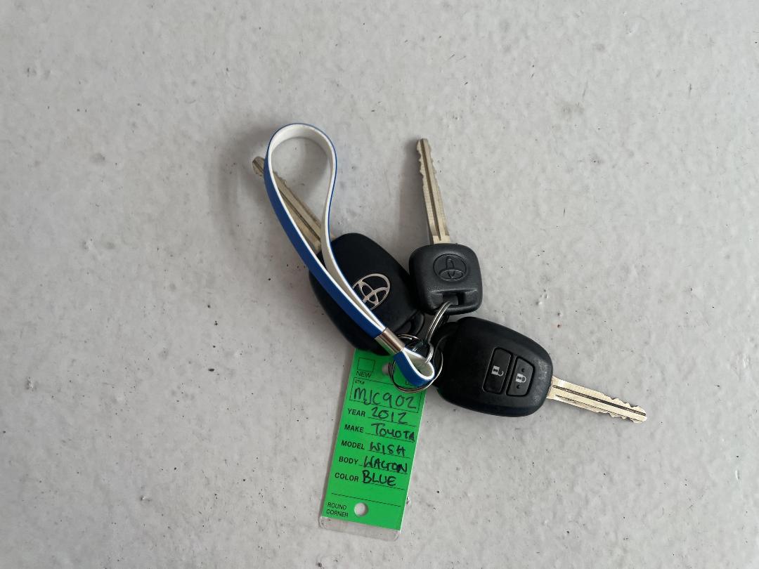 Photo '22' of Toyota Wish Photo '22' of Toyota Wish