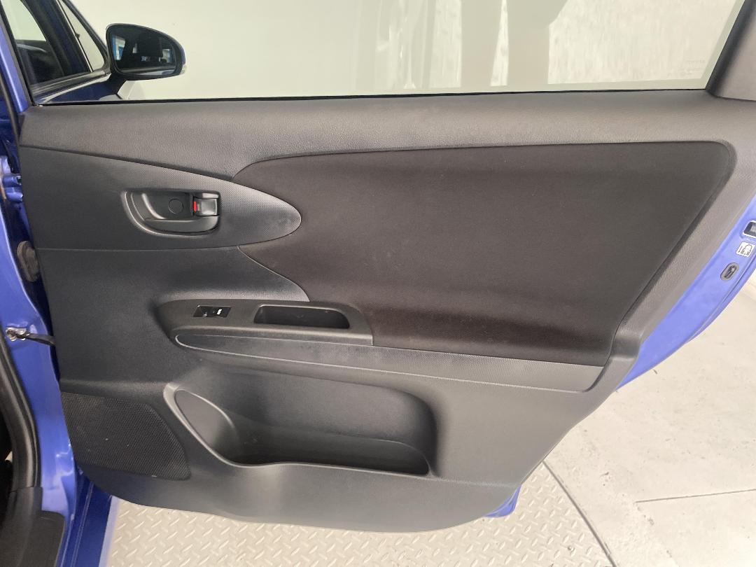 Photo '19' of Toyota Wish Photo '19' of Toyota Wish