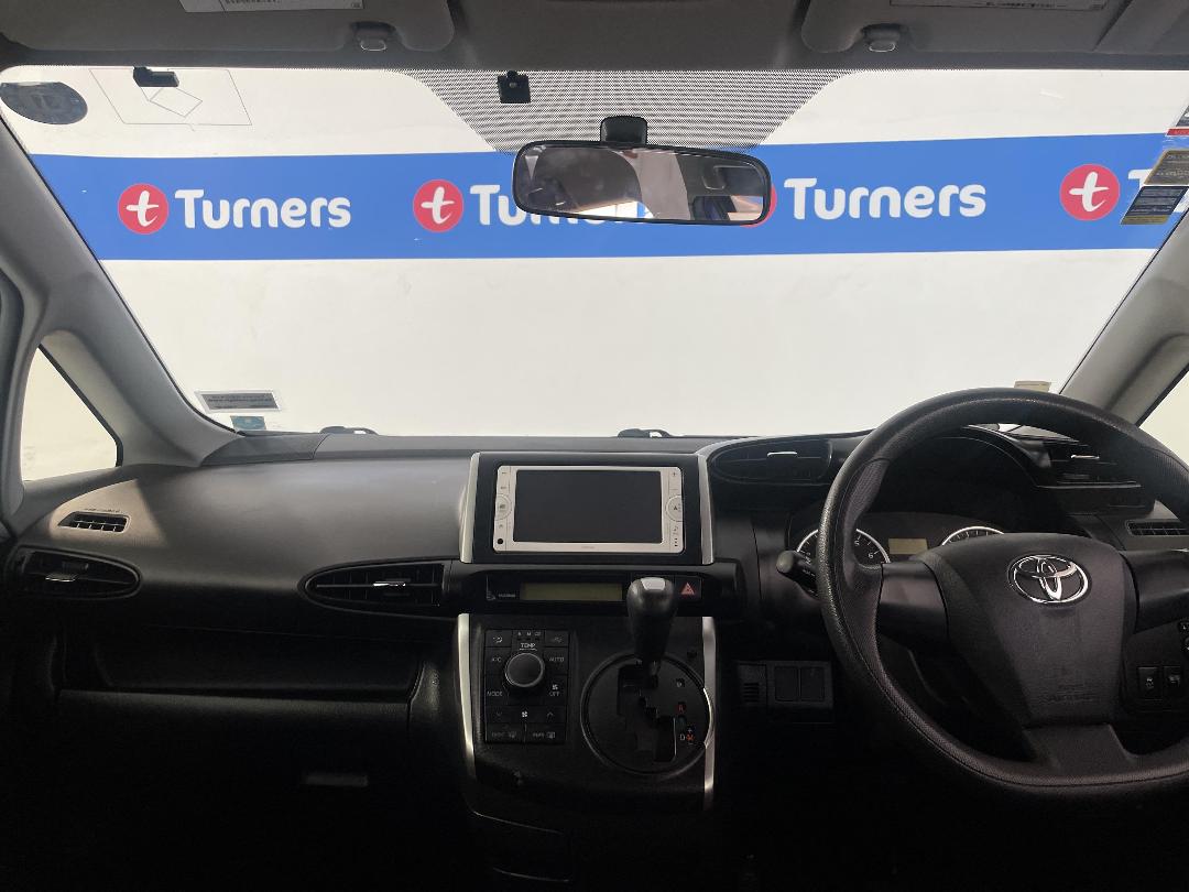 Photo '17' of Toyota Wish Photo '17' of Toyota Wish