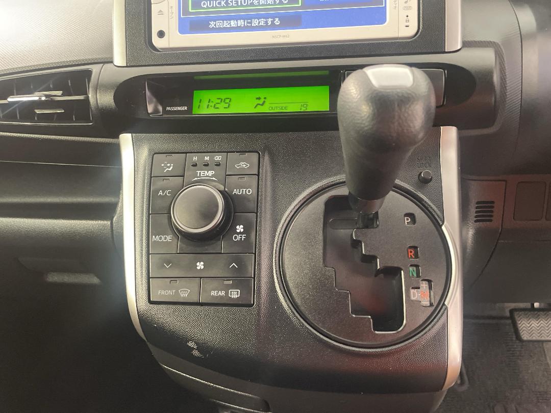 Photo '27' of Toyota Wish Photo '27' of Toyota Wish