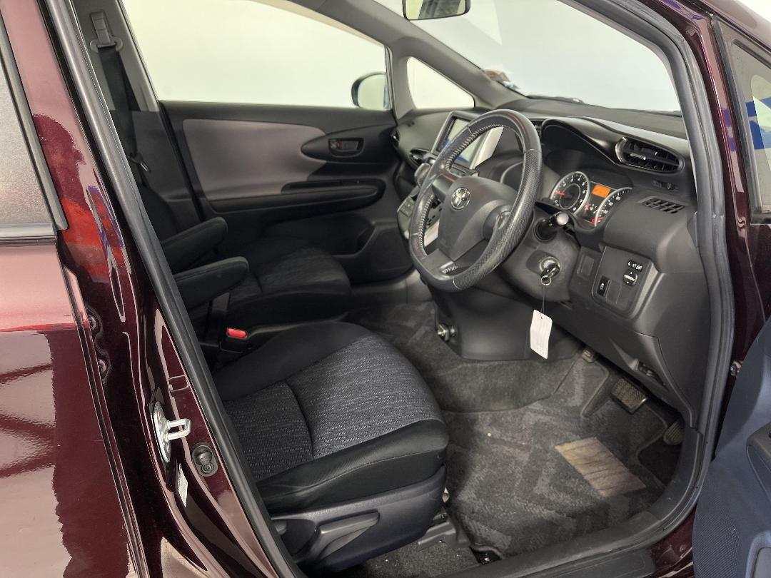 Photo '16' of Toyota Wish