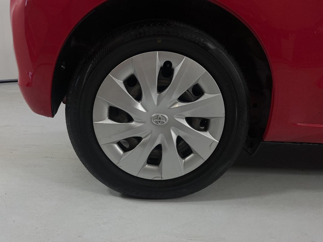 Photo '12' of Toyota Yaris