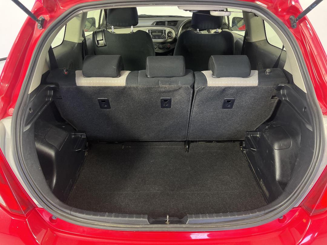 Photo '14' of Toyota Yaris