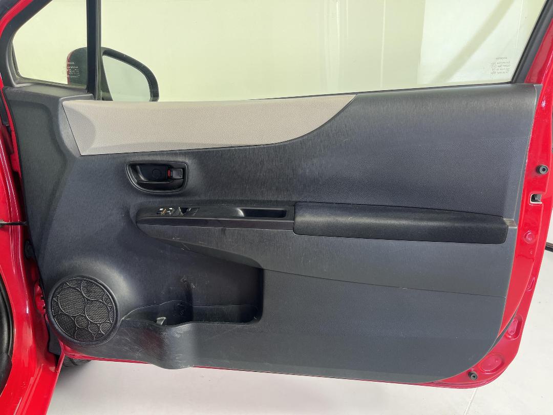 Photo '15' of Toyota Yaris