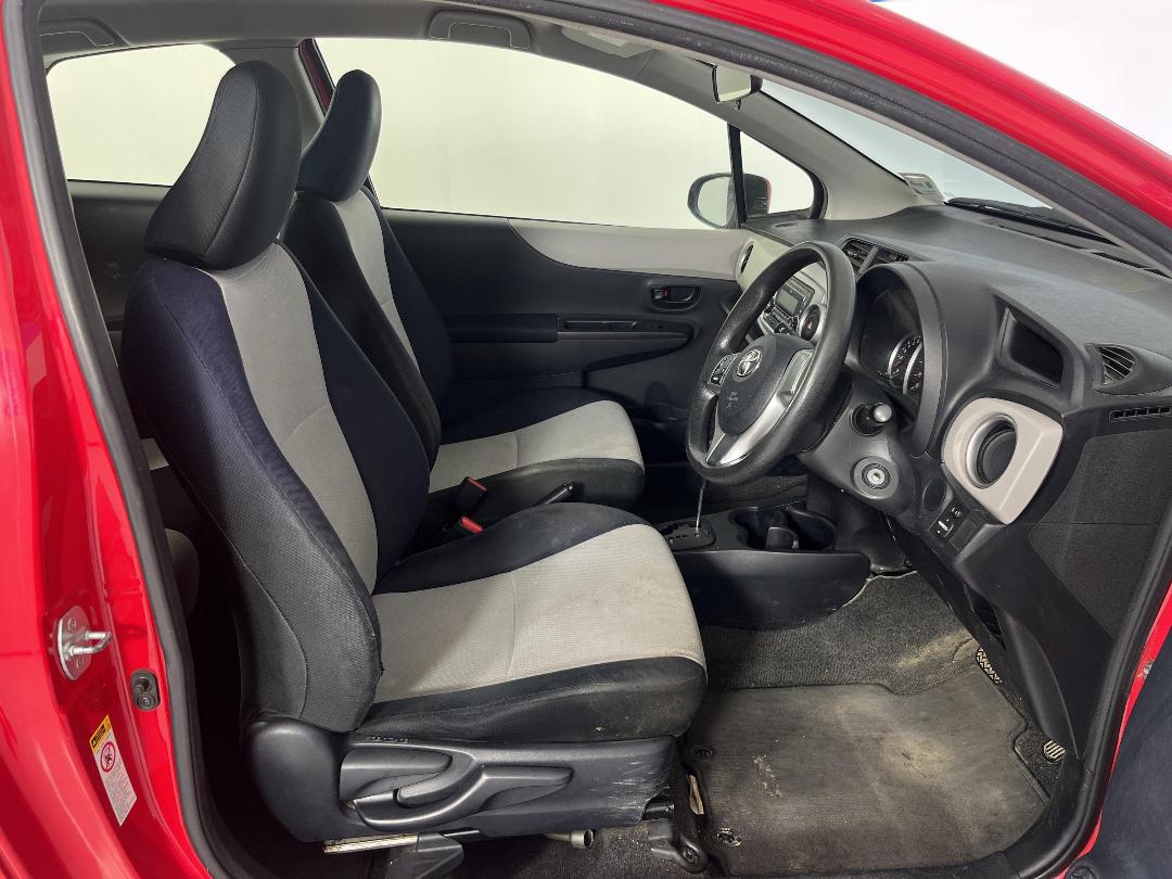 Photo '16' of Toyota Yaris