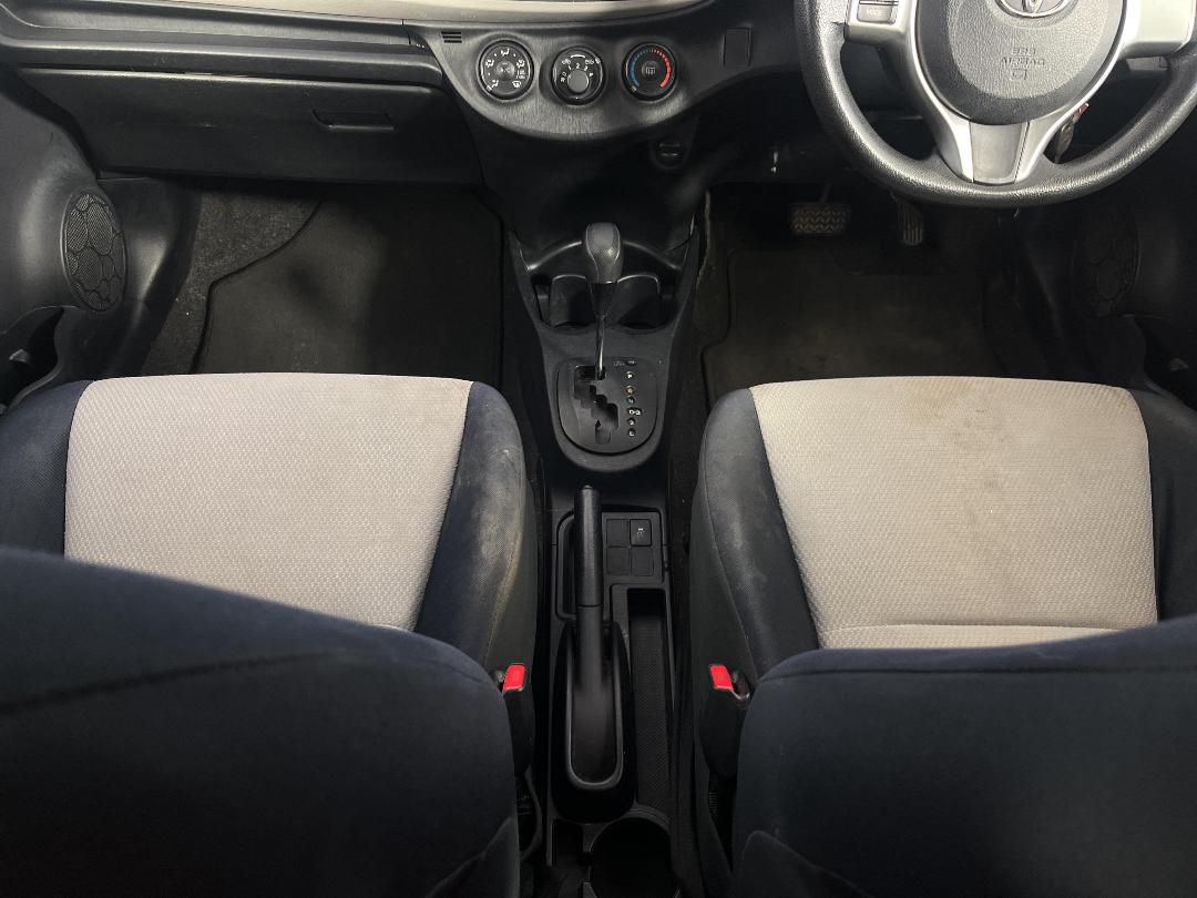 Photo '18' of Toyota Yaris