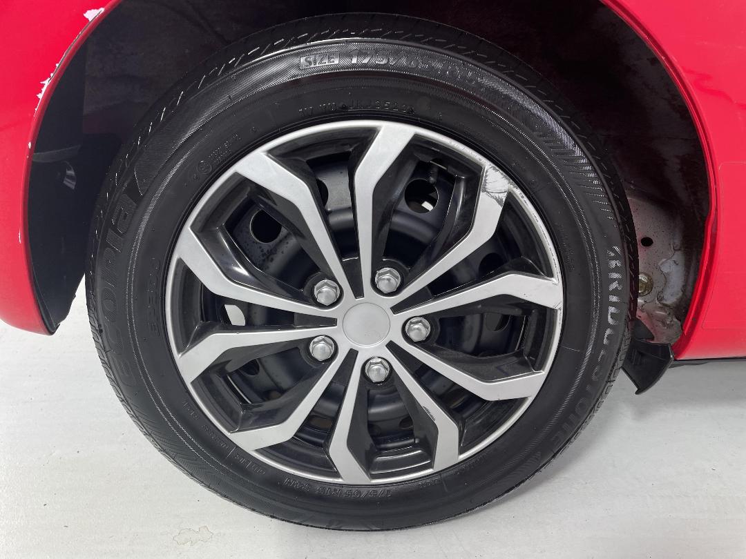 Photo '12' of Toyota Yaris