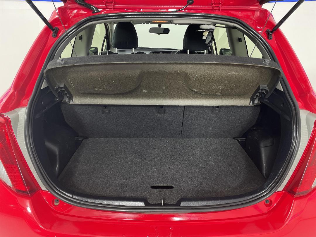 Photo '14' of Toyota Yaris