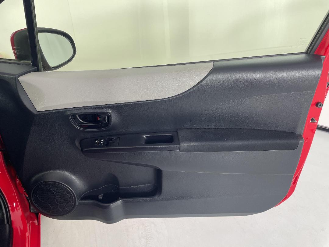 Photo '15' of Toyota Yaris