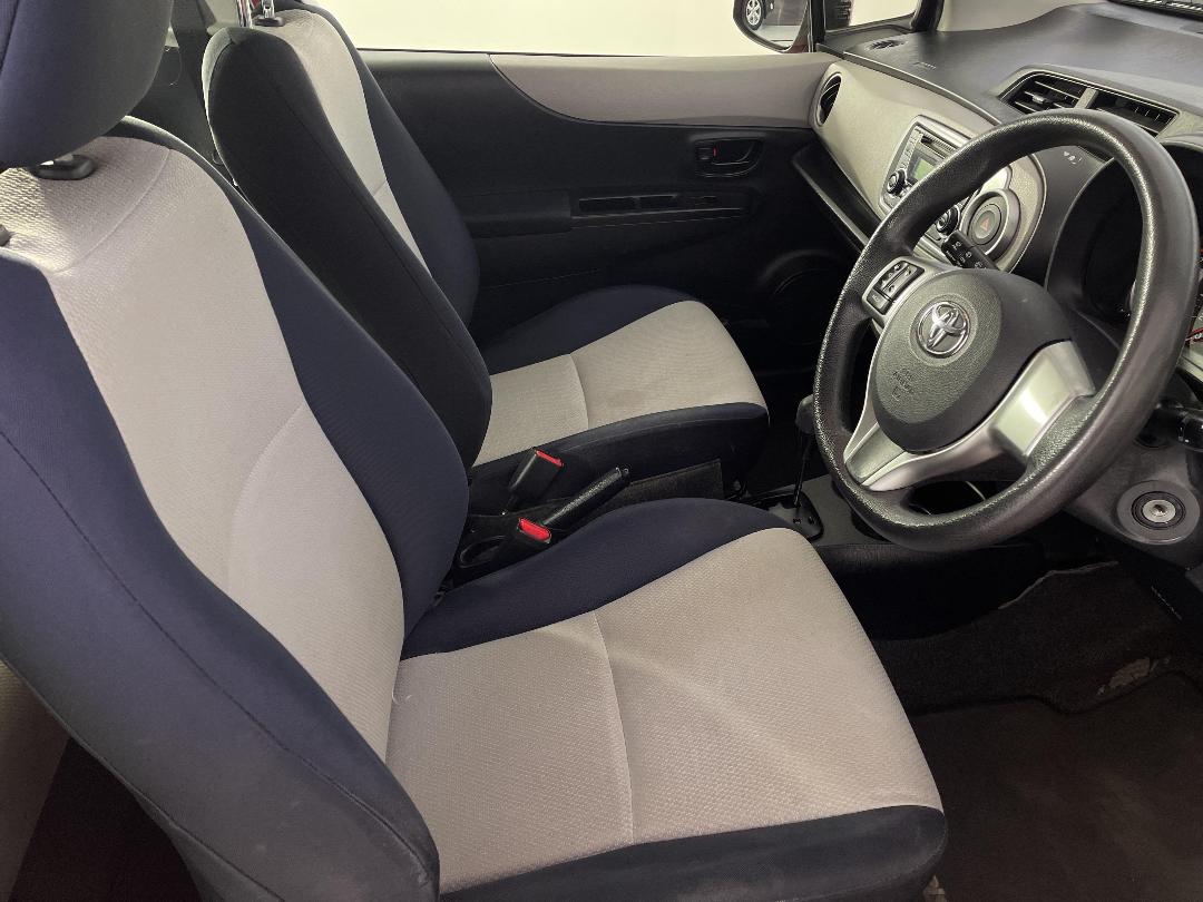 Photo '16' of Toyota Yaris