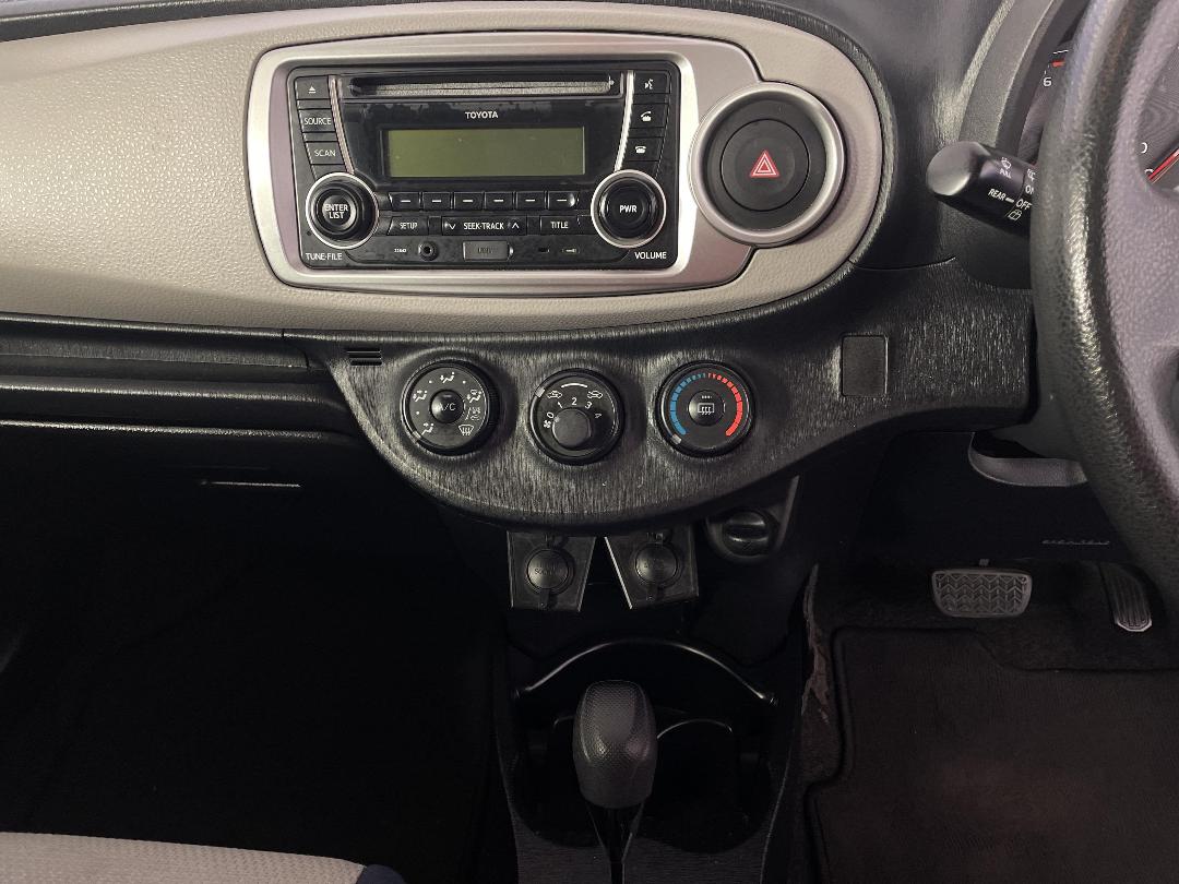 Photo '18' of Toyota Yaris