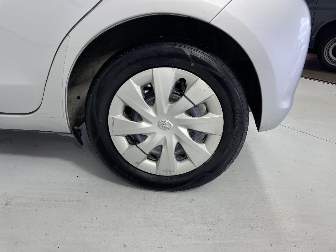 Photo '11' of Toyota Yaris