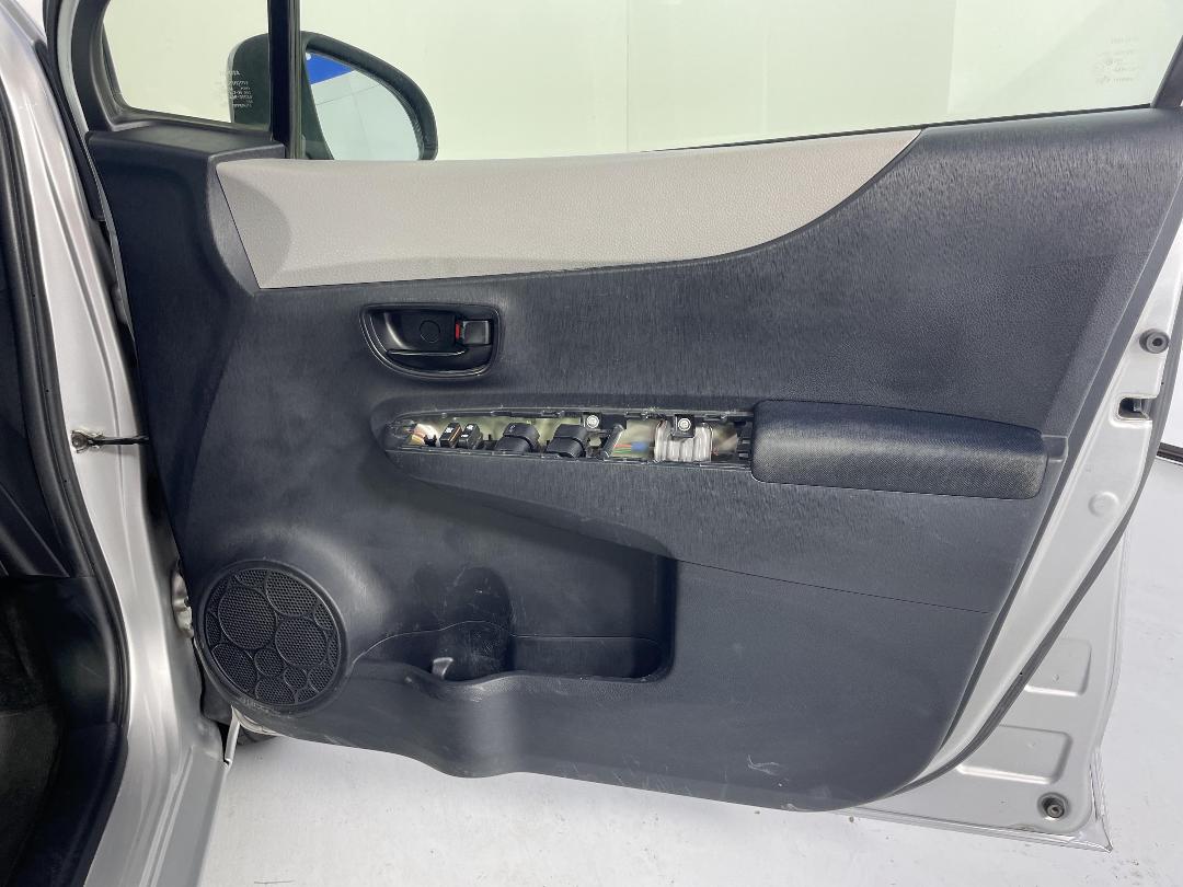 Photo '15' of Toyota Yaris