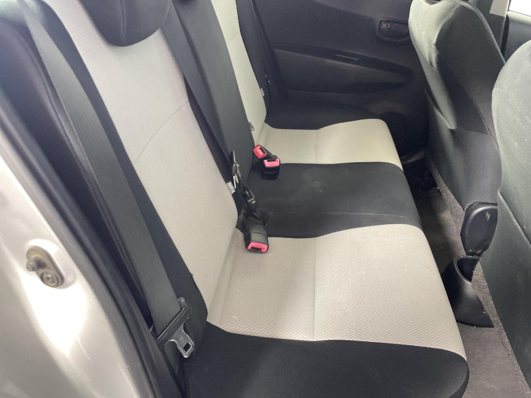 Photo '20' of Toyota Yaris