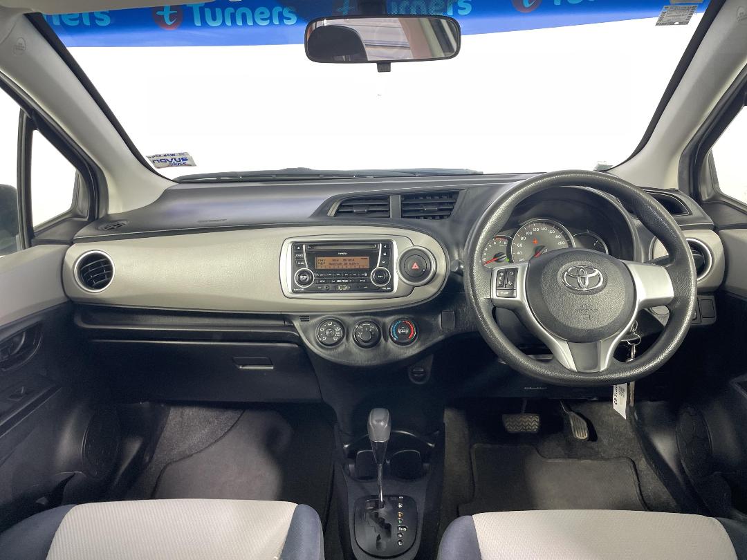 Photo '17' of Toyota Yaris