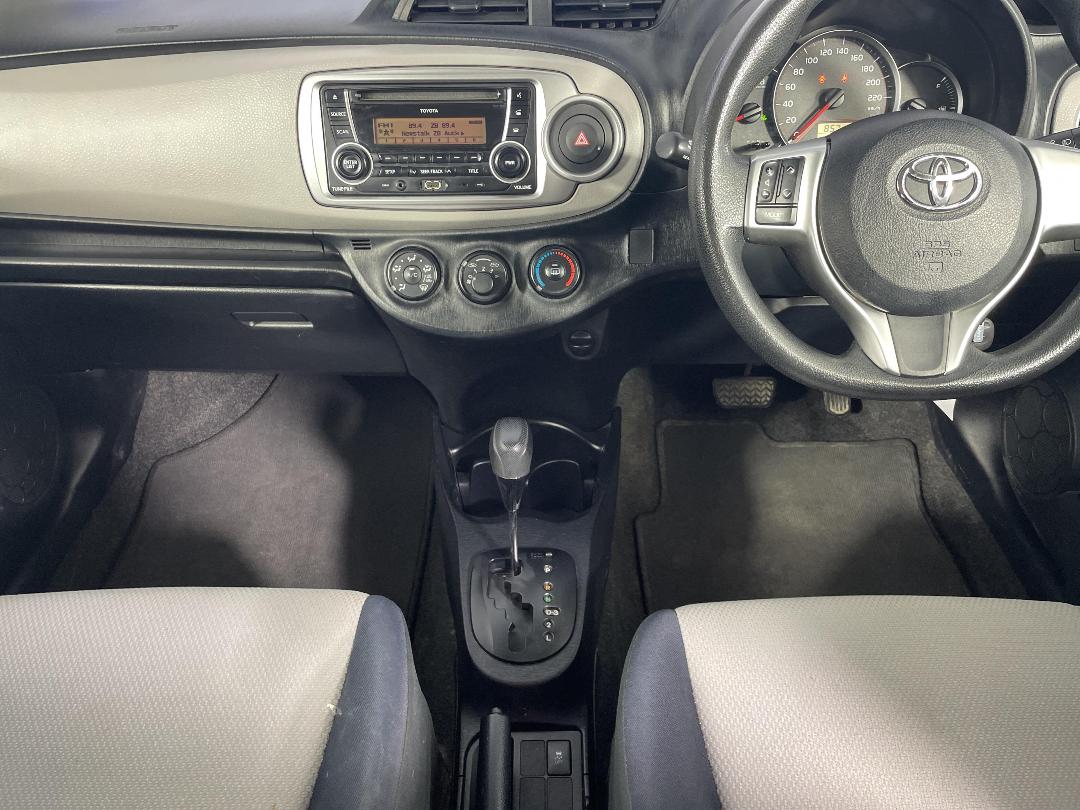 Photo '18' of Toyota Yaris