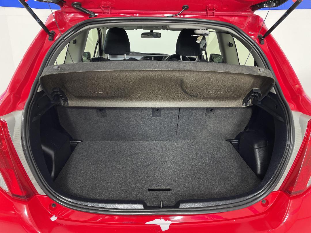 Photo '14' of Toyota Yaris