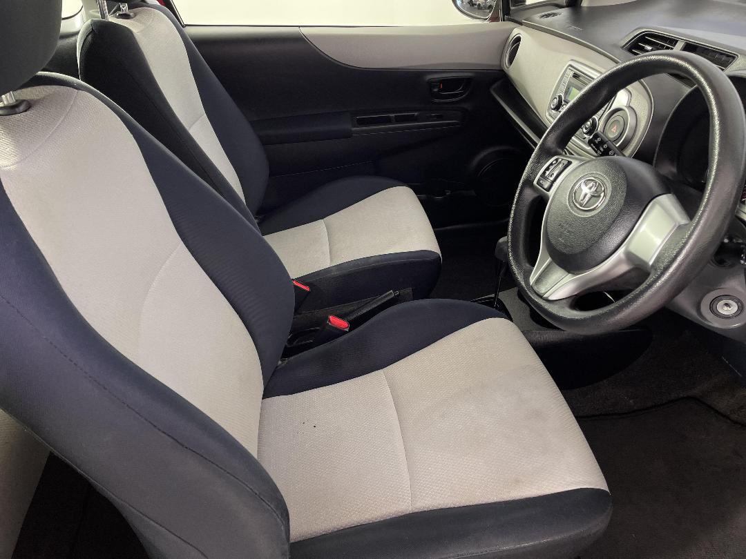 Photo '16' of Toyota Yaris